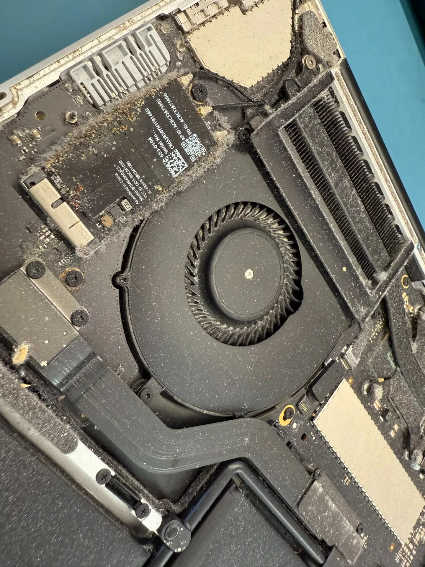 Čištění od prachu - MacBook